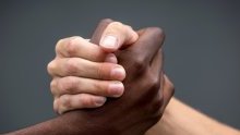 Pour l’égalité, le respect et la dignité, nous devons «&nbsp;parler d’une seule voix&nbsp;» contre le racisme