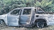 Incendie spectaculaire d’un véhicule en pleine circulation près de Lambaréné