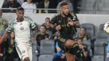 MLS : Denis Bouanga brille dans un derby de feu à Los Angeles